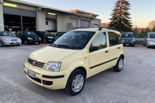 fiat panda metano gialla