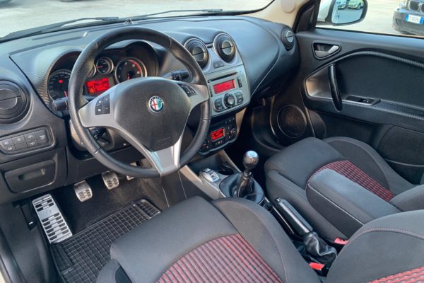 alfa mito interni