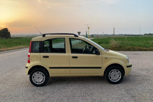 auto fiat panda fianco destro