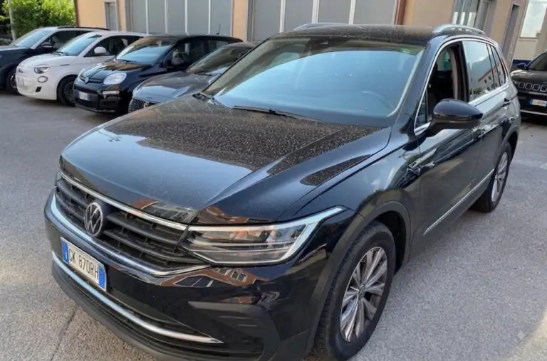 Volkswagen Tiguan automatico — foto 1 di 7