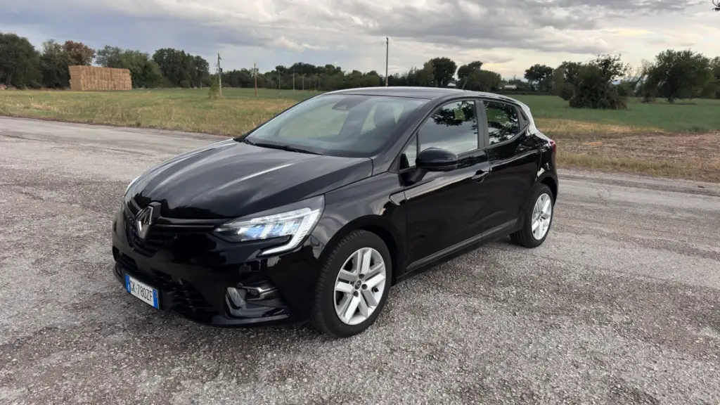 Renault Clio Blue dCi 100 CV 5 porte Evolution — foto 1 di 20