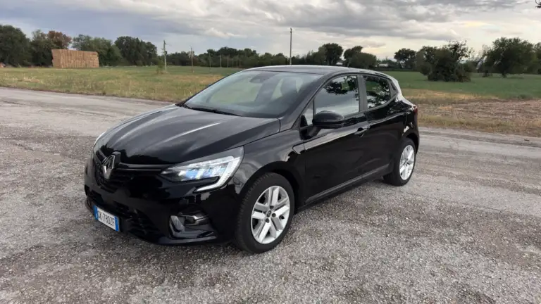 Renault Clio Blue dCi 100 CV 5 porte Evolution — foto 1 di 20