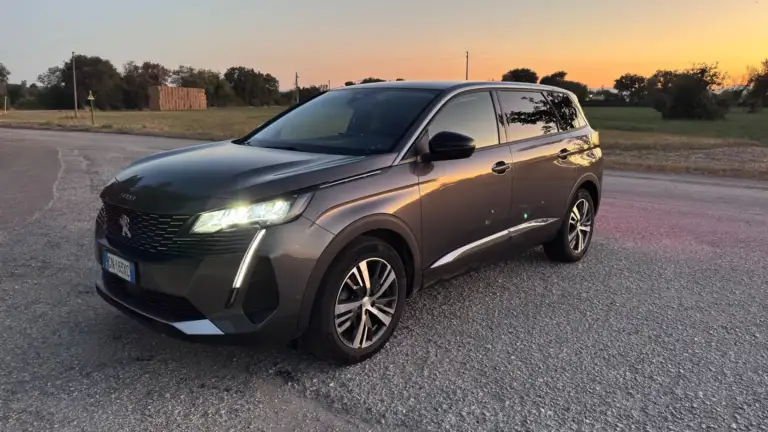 Peugeot 5008 BlueHDi 130 S&S EAT8 Allure Pack — foto 1 di 17