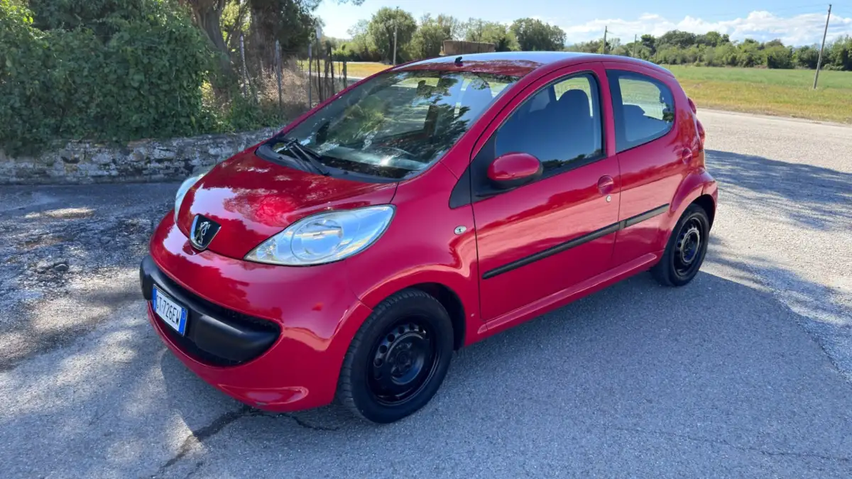 Peugeot 107 1.0 68CV 5p. Desir — foto 1 di 18