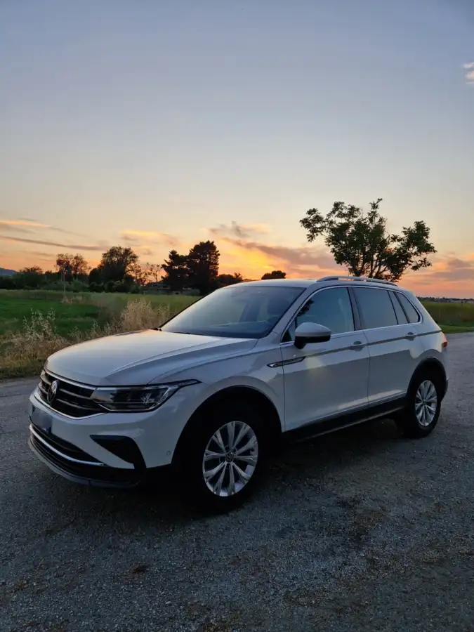 Volkswagen Tiguan 2.0 TDI 150 CV SCR DSG Life — foto 1 di 10