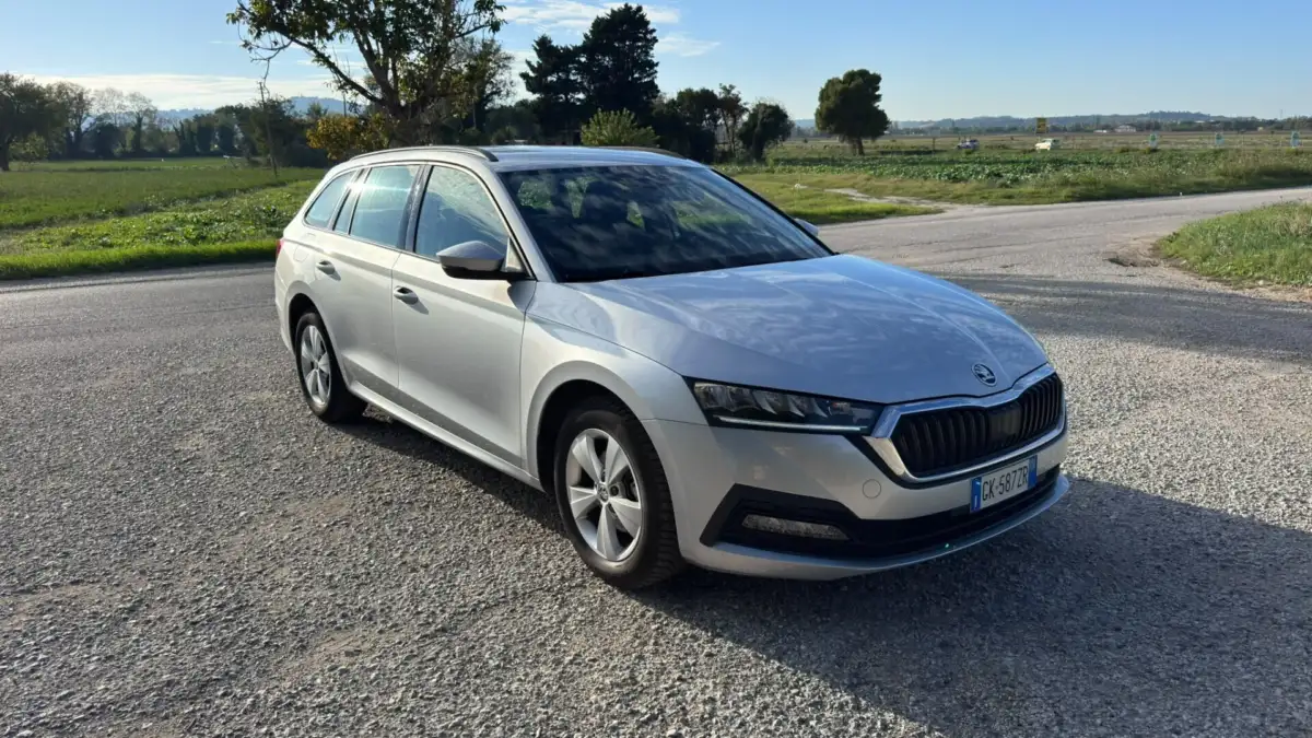 Skoda Octavia 2.0 TDI EVO SCR 150 CV DSG Wagon Executive — foto 1 di 18