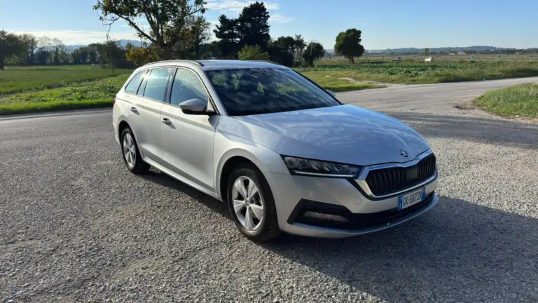 Skoda Octavia 2.0 TDI EVO SCR 150 CV DSG Wagon Executive — foto 1 di 18