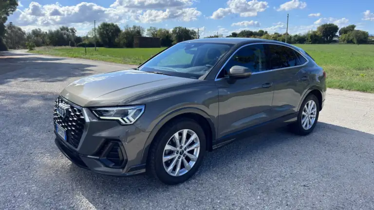 Audi Q3 35 TDI S tronic Business — foto 1 di 22