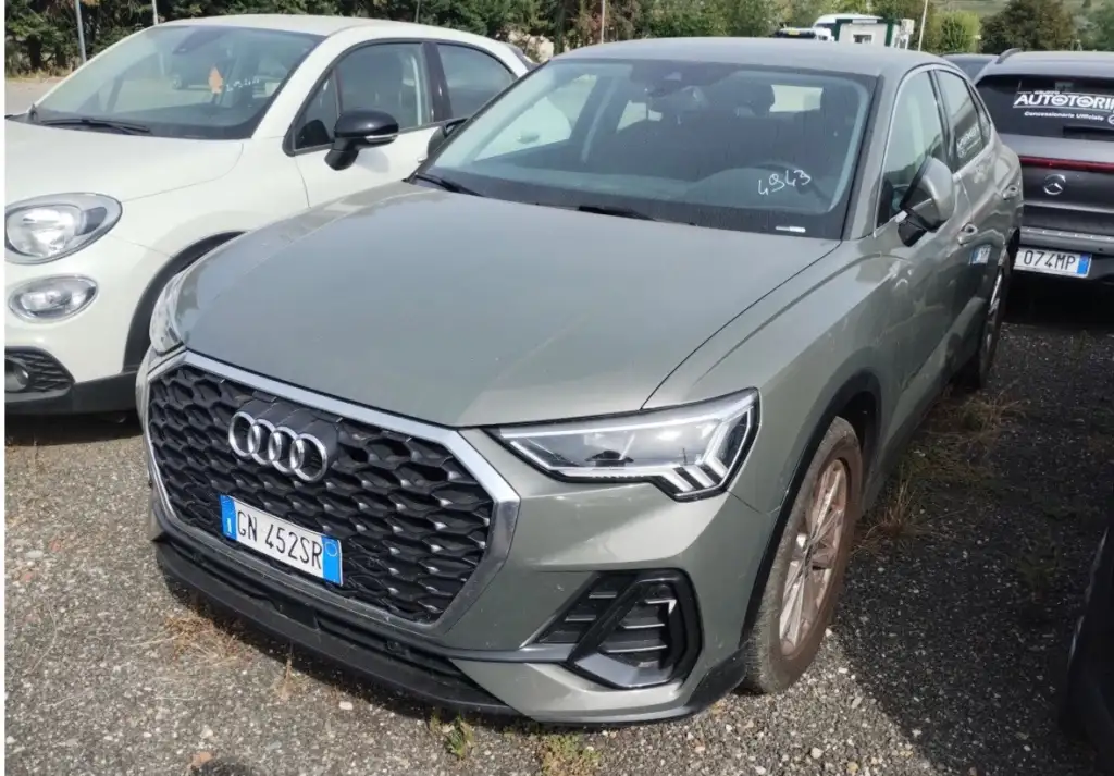 Audi Q3 35 TDI S tronic Business — foto 1 di 6